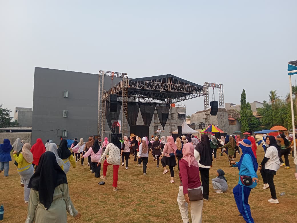 Senam sehat dalam rangka Festival dan Bazaar 2026 di Jurangmangu Timur. Foto : Ist