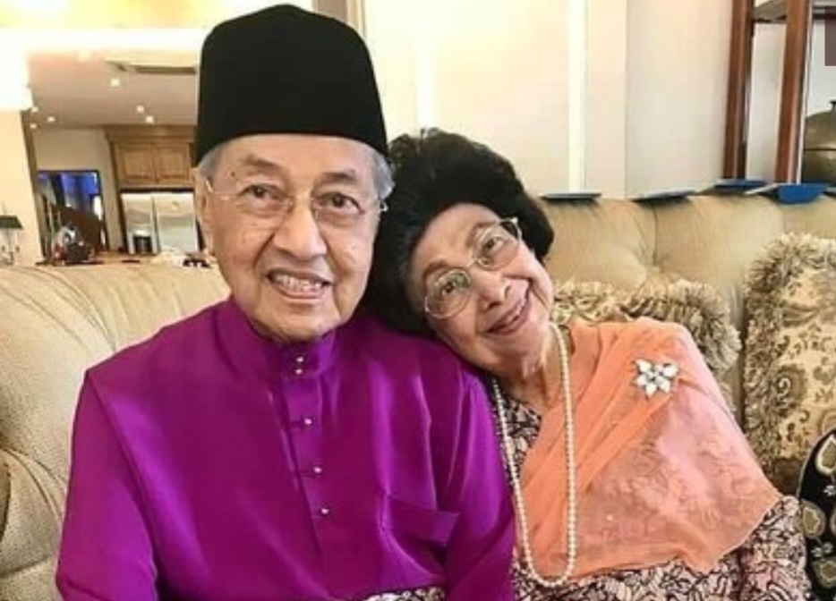 Mantan PM Malaysia Tun Dr Mahathir Mohamad dan Almarhumah Tun Dr Siti Hasmah Mohamad. Foto : Ist
