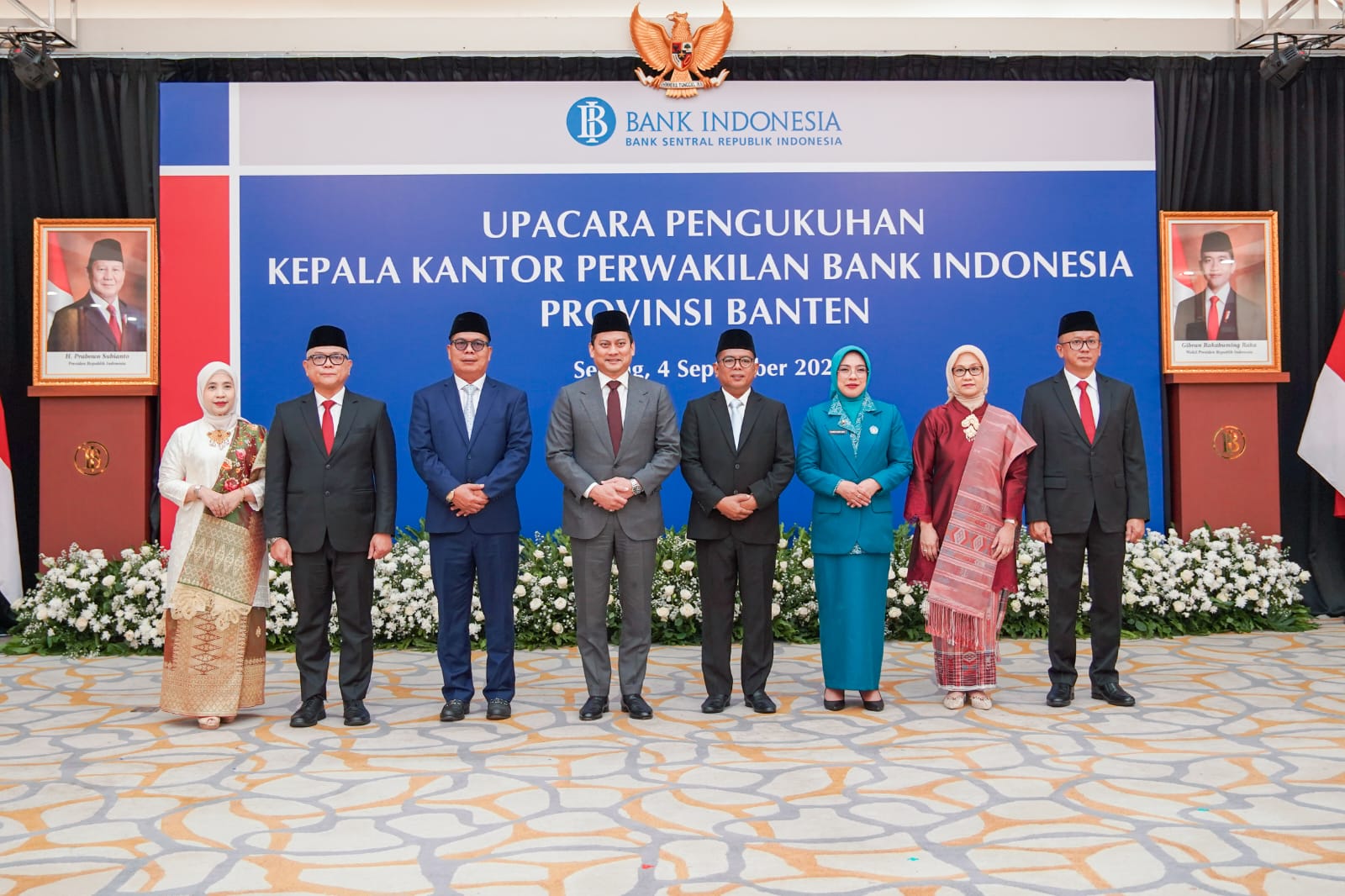Foto bersama dalam acara pelantikan Sofwan Kurnia sebagai Kepala Perwakilan Bank Indonesia Provinsi Banter menggantikan Ameriza M. Moesa.(Istimewa)
