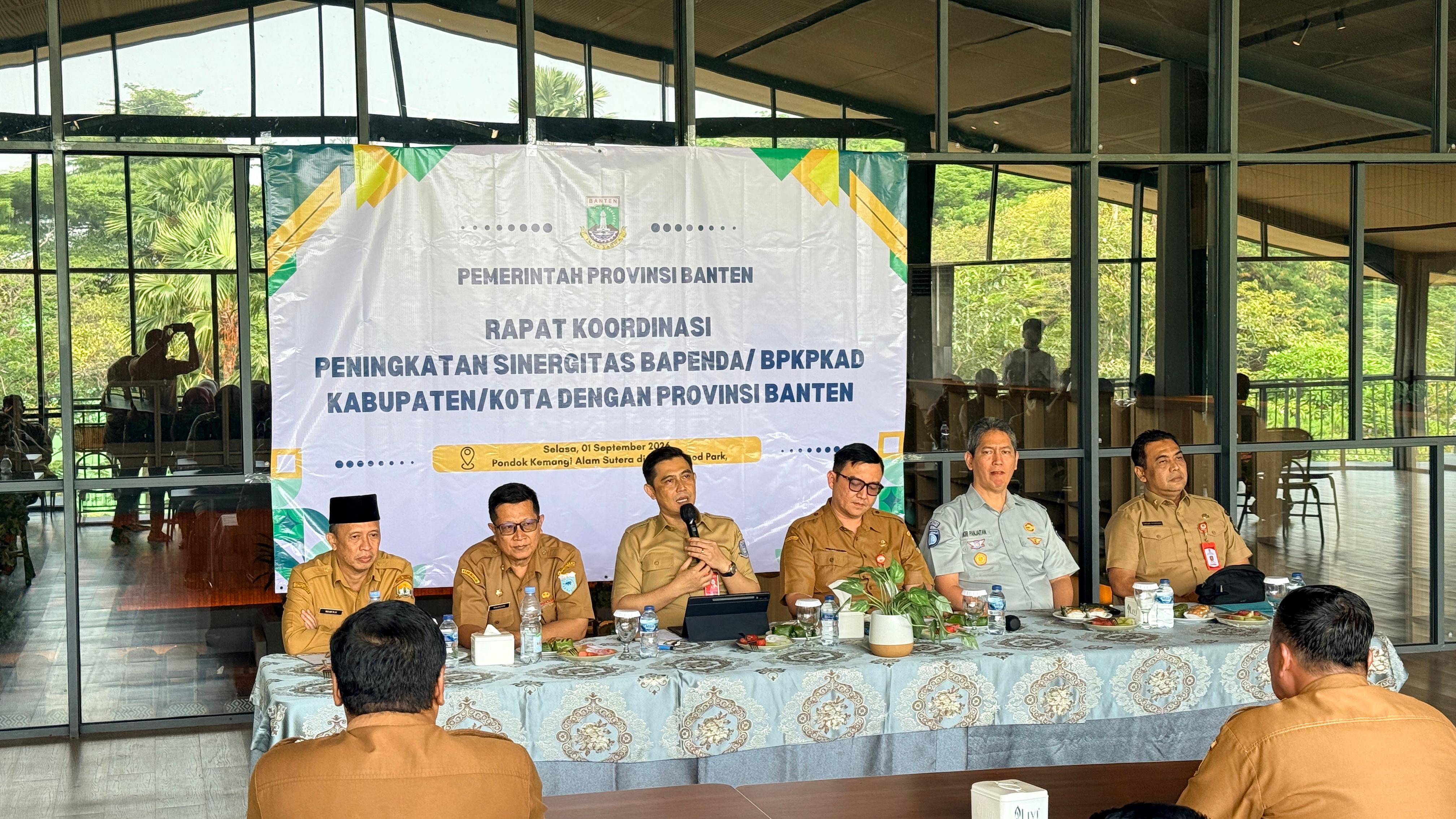 PAJAK. Kegiatan Rapat Koordinasi Peningkatan Sinergitas Bapenda/BPKPKAD Kabupaten/Kota dengan Provinsi Banten yang digelar di wilayah Serpong Utara, Selasa (1/9).