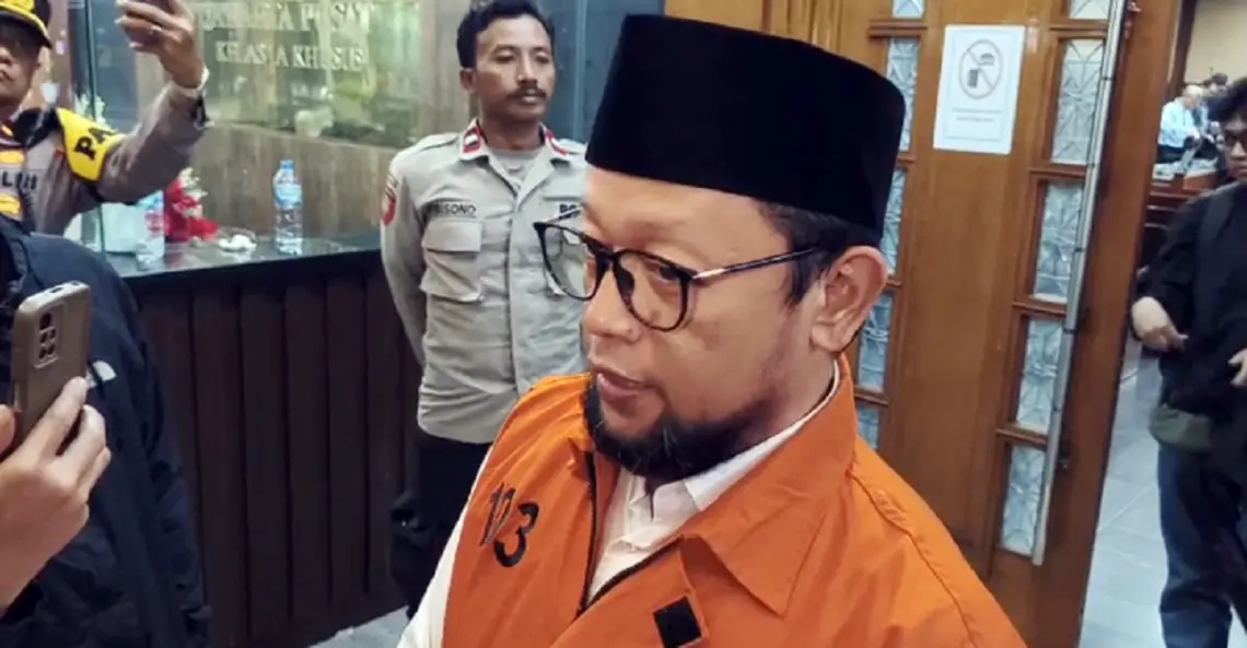 Mantan staf khusus Menag Ishfah Abidal Azis alias Gus Alex saat sidang dipengadilan. Foto : Ist