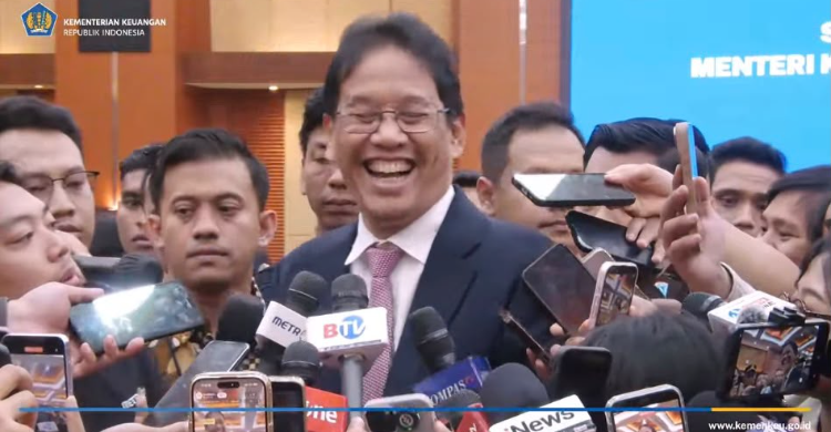 Mantab Menkeu Purbaya usai serah terima dengan penggantinya Suahasil Nazara. Foto : Ist