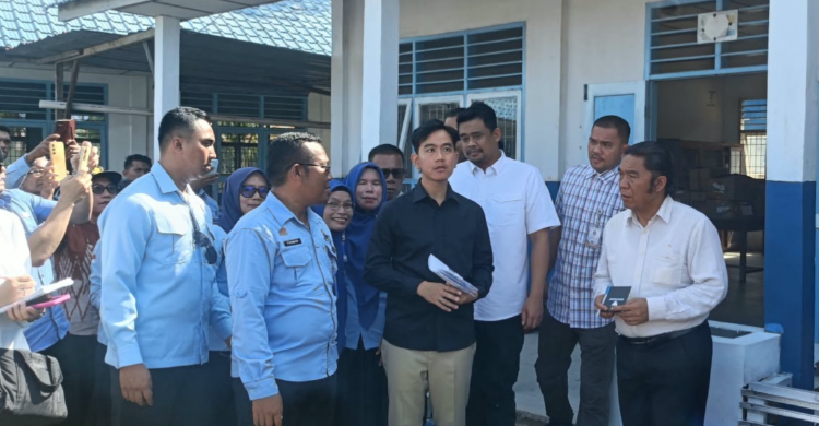 Wapres Gibran saat meninjau SMAN 1 Barus, Tapanuli Tengah, Sumatera Utara,  Foto : Ist