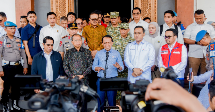 Mentwri ESDM Bahlil Lahadalia saat sidah di Bali. Foto : Ist