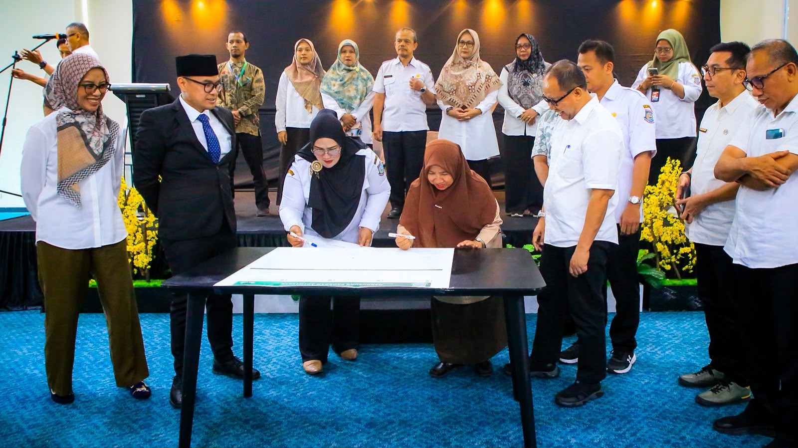 Penandatanganan komitmen Program Adiwiyata tersebut digelar di Gedung Galeri Koperasi dan UMKM Kota Tangsel, Serpong, Rabu (7/10). (Ist)