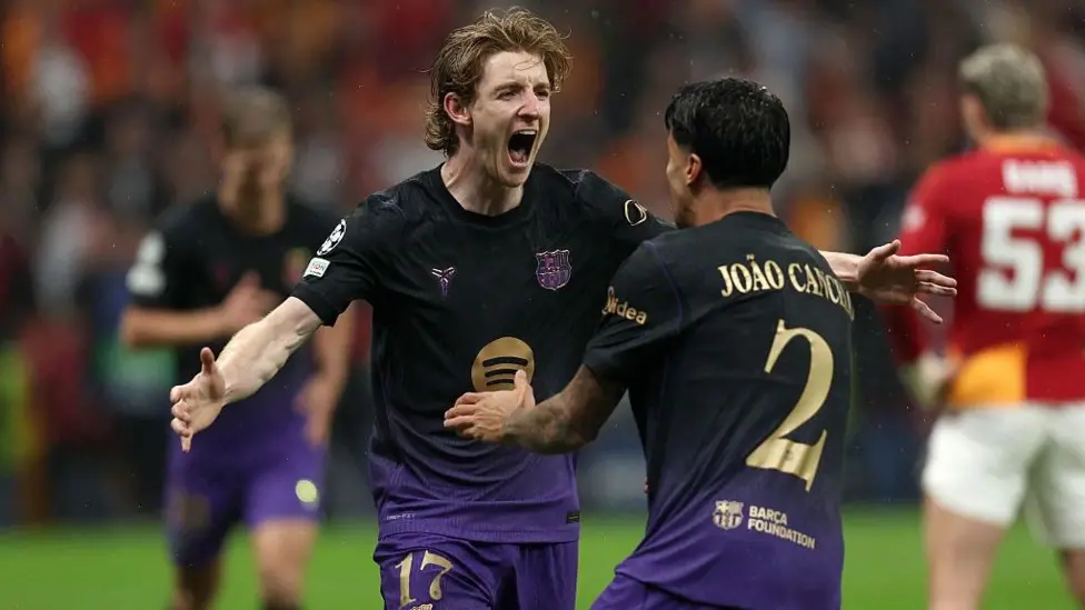 Selebrasi skuad Barca usai menang 4-1 dari Galatasaray. Foto : Ist