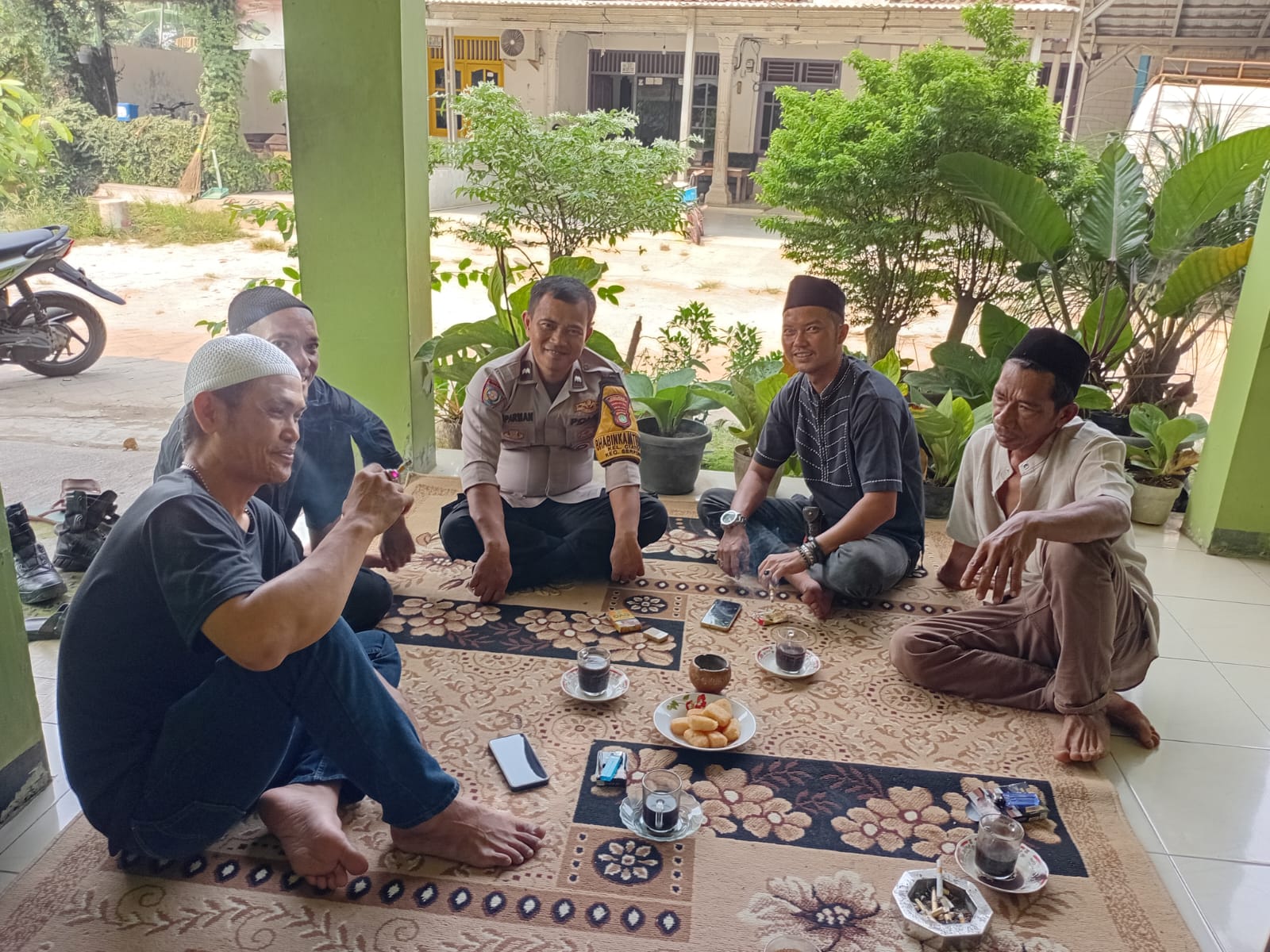 SAMBANG WARGA - Polsek Serpong terus gencarkan kegiatan sambang warga untuk ikut serta jaga Kantibmas.