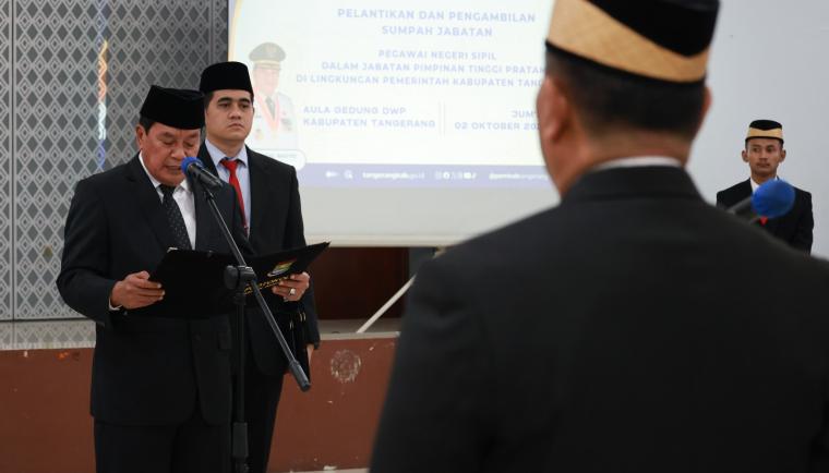 Bupati Tangerang Moch. Maesyal Rasyid melantik tiga pejabat Jabatan Pimpinan Tinggi (JPT) Pratama. Foto : Humas Kab. Tangerang