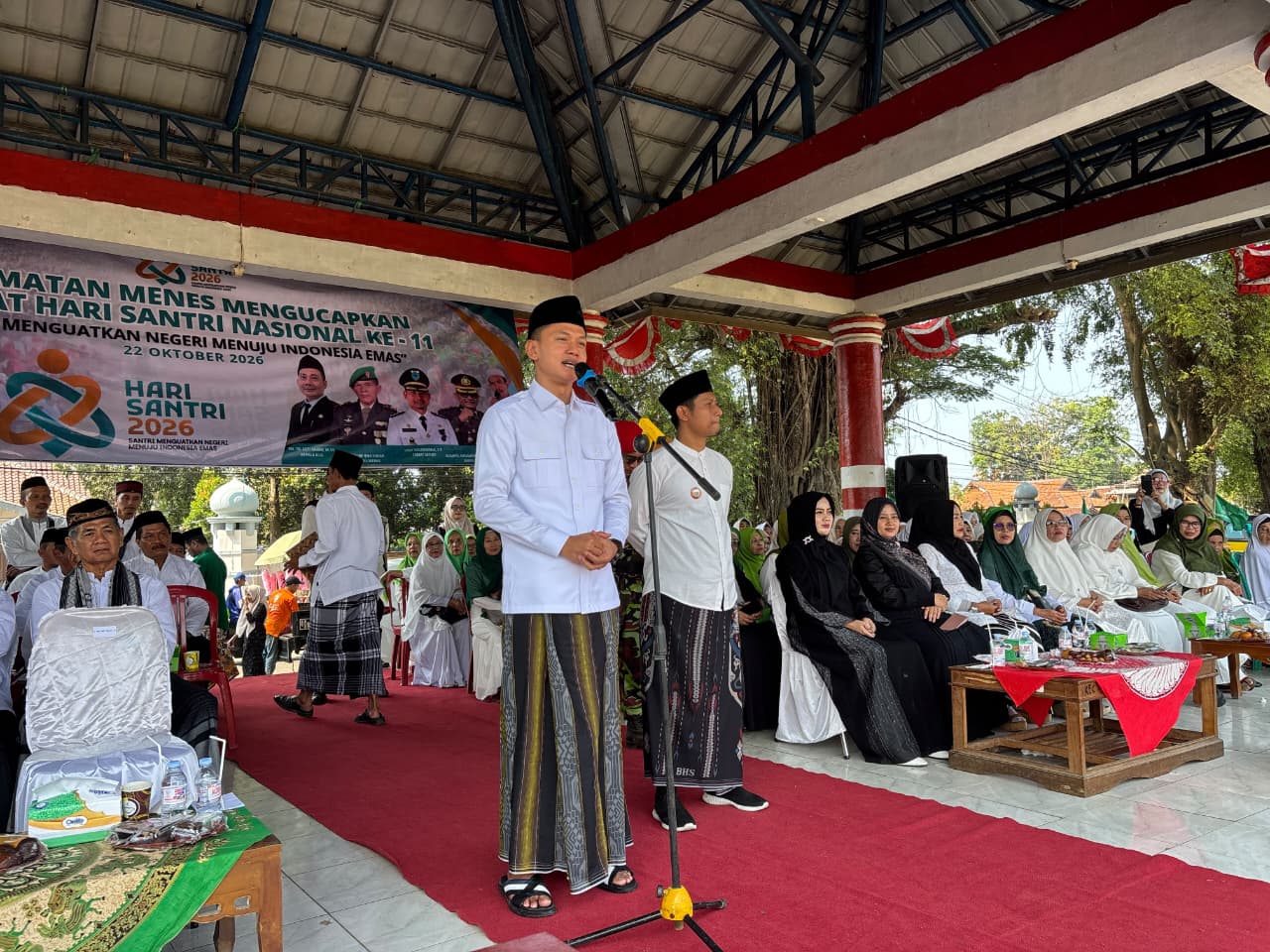 Wakil Bupati Pandeglang, Iing Andri Supriadi saat menyampaikan sambutan dalam peringatan Hari Santri Nasional (HSN) di Alun-alun Menes, Kamis (22/10/2026).(Istimewa)