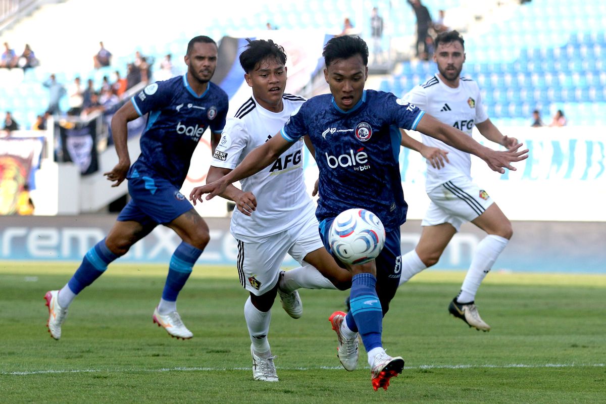 Laga Arema Malang vs Dewa United. Foto : Ist