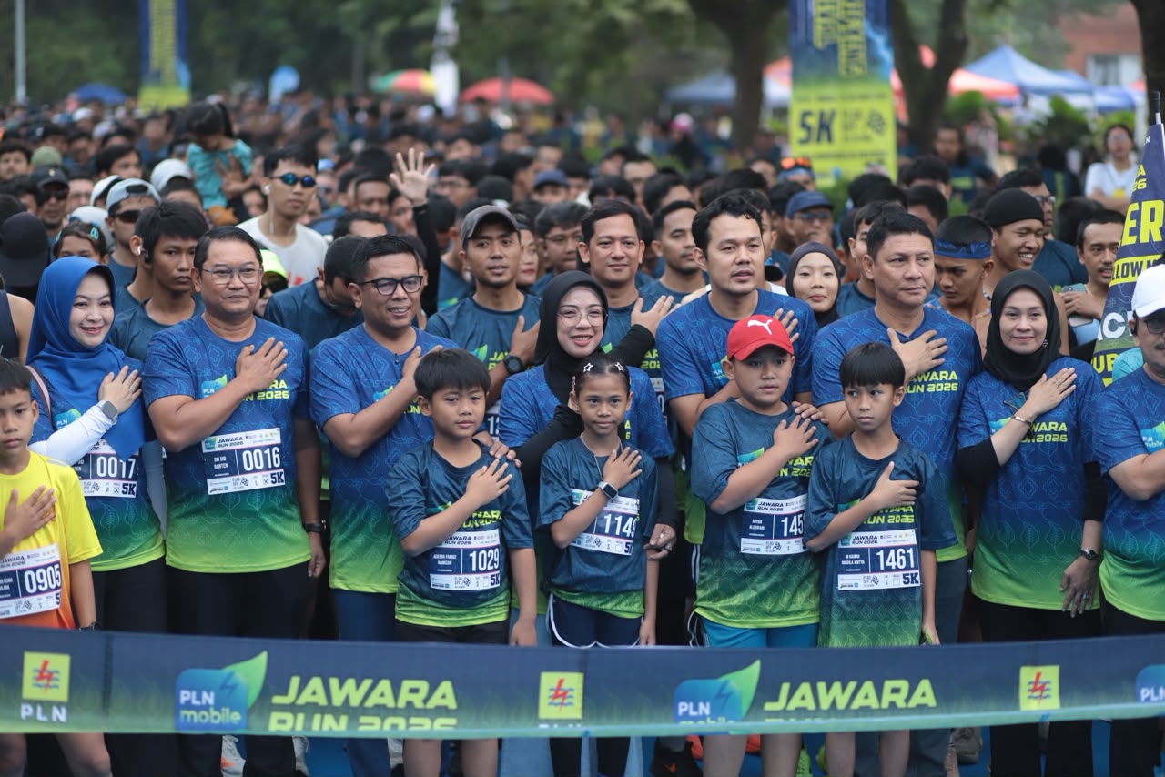 Gubernur Banten Andra Soni bersama General Manager PLN UID Banten Tonny Bellamy, jajaran pemerintah daerah, dan tamu undangan mengikuti rangkaian pembukaan PLN Mobile Jawara Run 2026.(Istimewa)