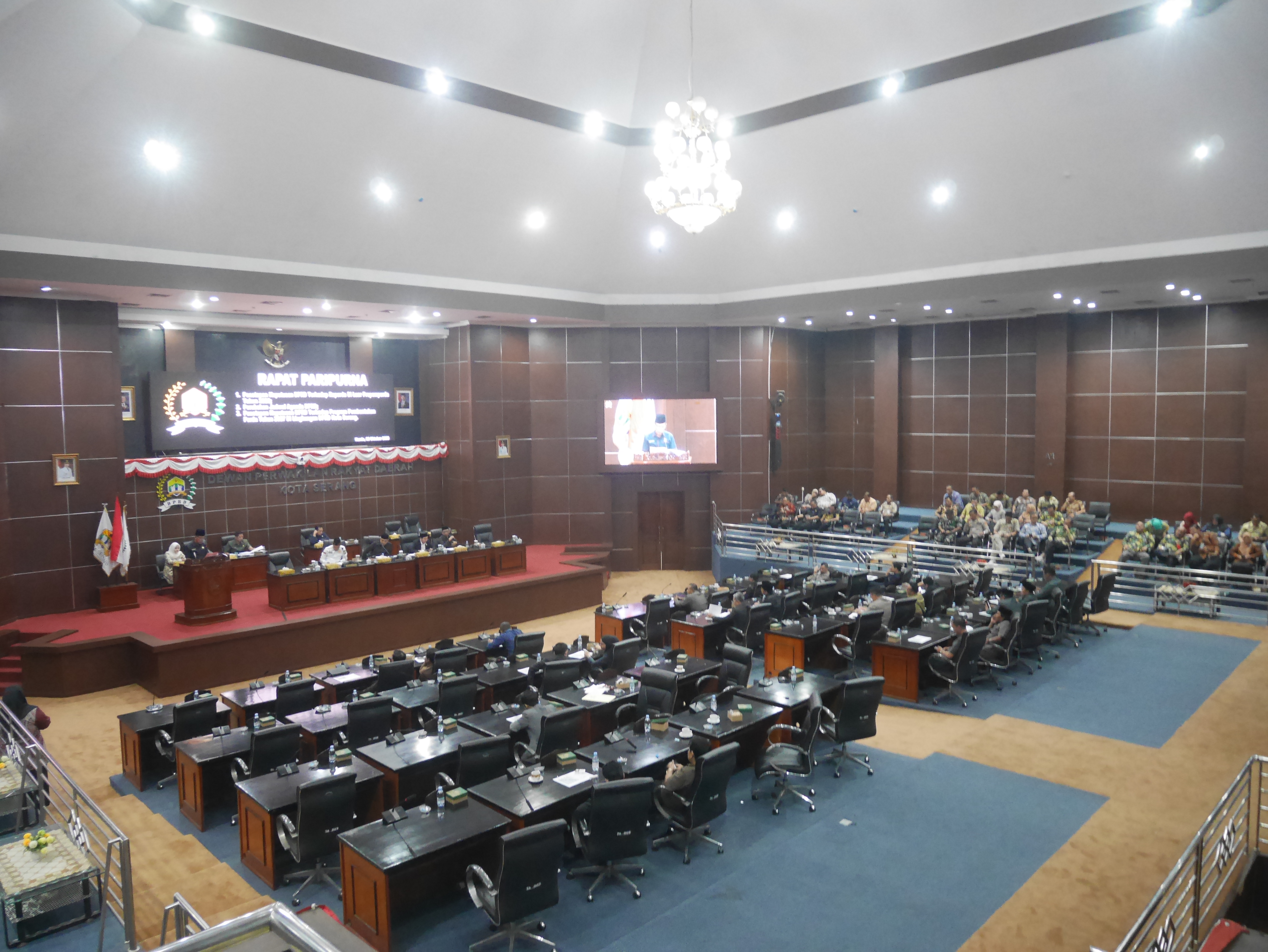 Suasana rapat paripurna di DPRD Kota Serang, Kamis (8/10/2026) dengan pembahasan penetapan Propemperda 2027.(Ari Supriadi-tangselpos.id)