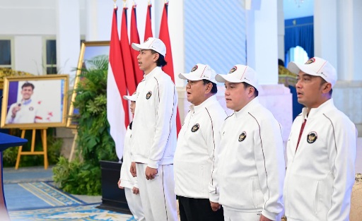 Menpora Erick Thohir (no 2 dari kanan) bersama Presiden Prabowo saat pelepasan atlet ASIAN GAMES 2026 di Istana Negara. Foto : 2026
