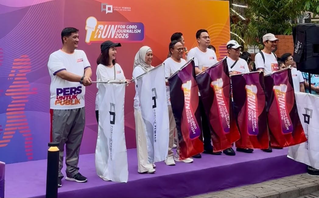 Acara FP Run for Good Journalism 2026 dihadiri Menteri Komunikasi dan Digital Meutya Hafid (no 3 dari kanan) Wakil Menteri Komunikasi dan Digital Angga Raka Prabowo (no 3 dari kiri) Ketua Dewan Pers Komaruddin Hidayat (no 4 dari kiri) dan Ketua FP Retno Pinasti (no 2 dari kiri). Foto : Ist