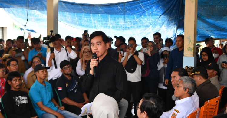 Wapres Gibran saat berkunjung ke Tempat Pelelangan Ikan (TPI) Tegalkatilayu, Kabupaten Cilacap, Jawa Tengah. Foto : Ist