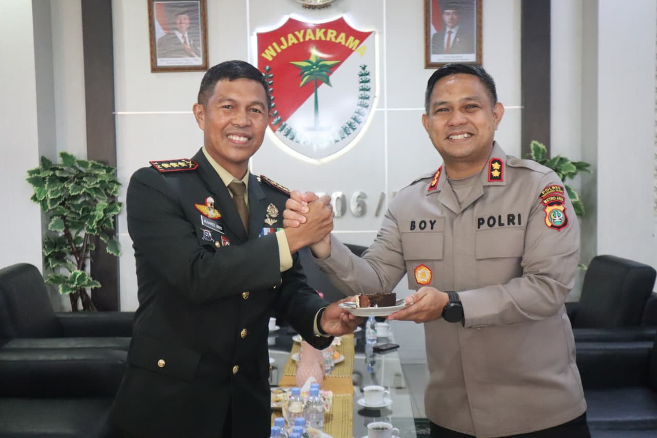 SILATURAHMI - Kapolres Tangsel AKBP Boy Jumalolo mendatangi Markas Kodim Tangerang.