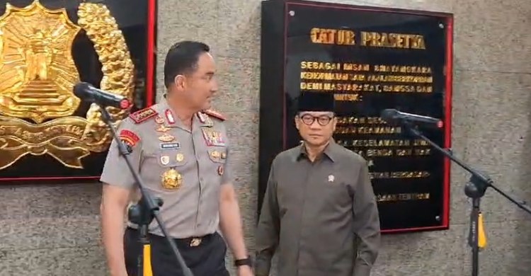 Kapolri Jenderal Suyudi Ario Seto bersama Menteri Desa dan Pembangunan Daerah Tertinggal (Mendes PDT) Yandri Susanto. Foto : Ist