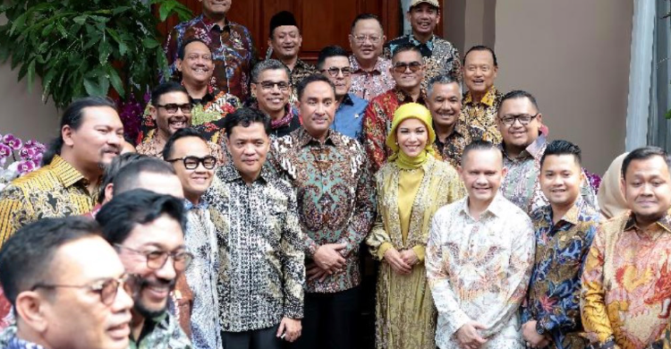 Komisi III DPR bertandang ke kediaman Kapolri Jenderal Pol. Suyudi Ario Seto di kawasan Setiabudi, Kuningan, Jakarta Selatan. Foto : Ist