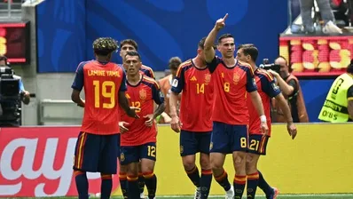 Selebrasi skuad Spanyol usai menang 2-1 dari Kroasia. Foto : Ist