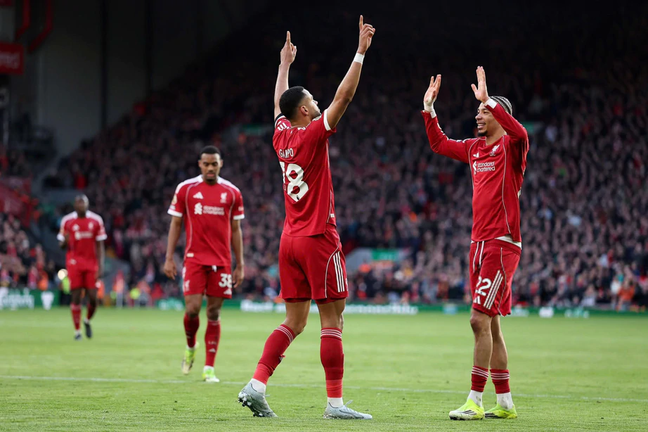 Selebrasi skuad Liverpool usai menang 2-0 dari Brighton & Hove Albion. Foto : Ist