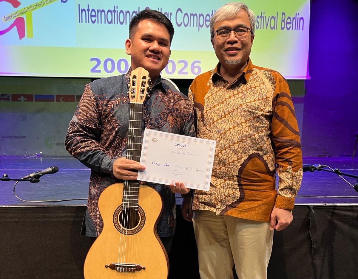 Gitaris klasik asal Tangerang Selatan, Theduardo Prasetyo, berhasil mengukir prestasi di panggung internasional. Foto : Ist
