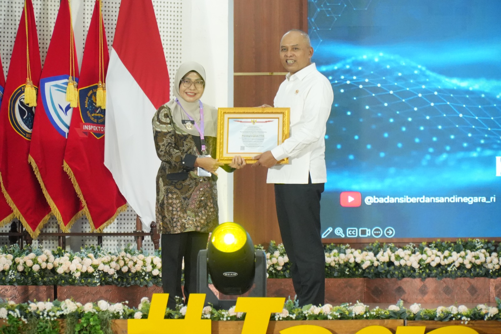 Bupati Pandeglang, Raden Dewi Setiani bersama Kepala BSSN RI melakukan pengukuhan TTIS Sektor Administrasi Pemerintahan dan Pembangunan Manusia, bertempat di Auditorium Mayjen TNI dr. Roebiono Kertopati BSSN, Selasa (6/10/2026).(Istimewa)