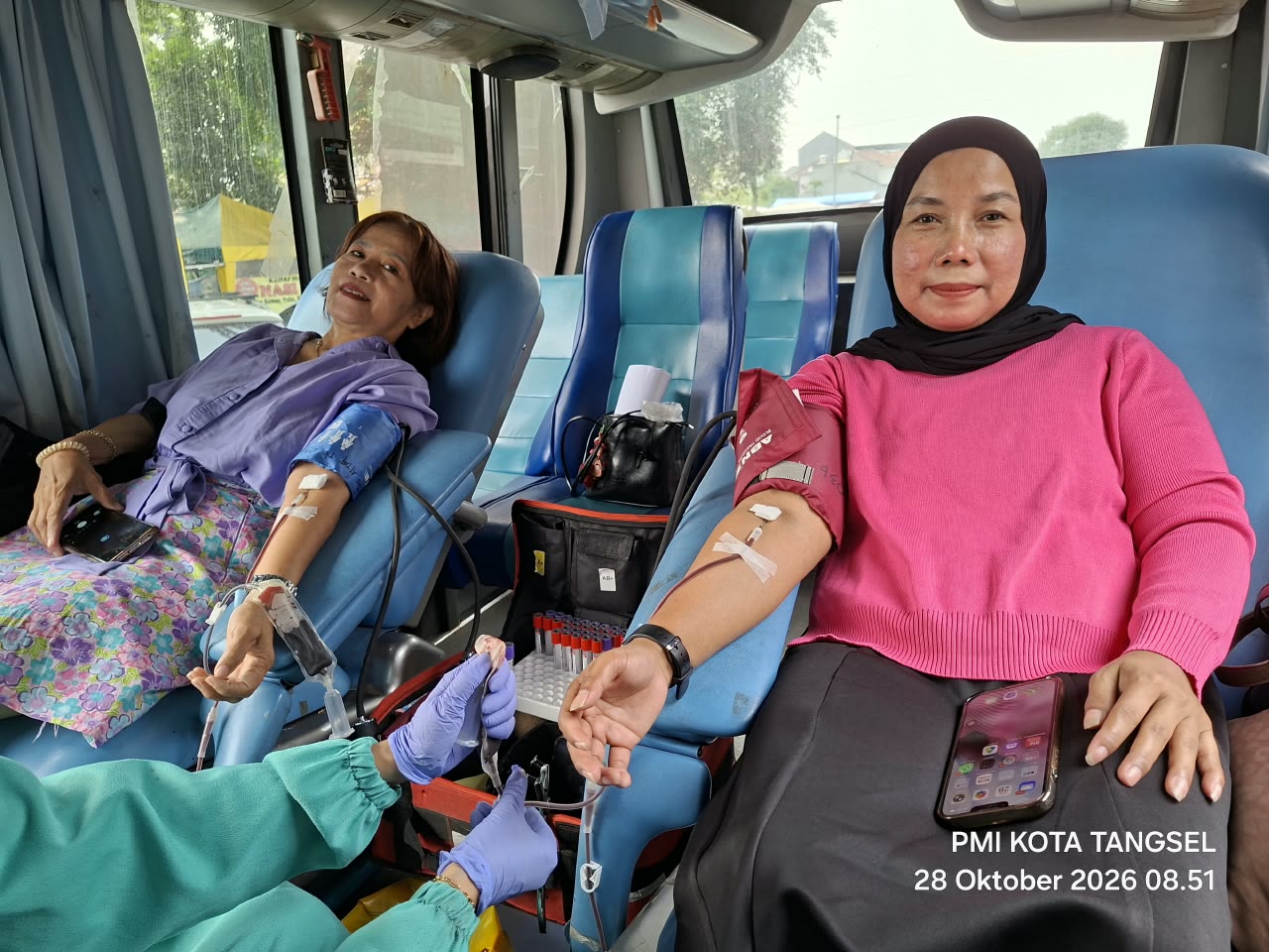 DONOR DARAH - Peringati Hari Sumpah Pemuda, kantor Nitaris Desra Natasha gandeng PMI Kota Tangsem gelar donor darah.