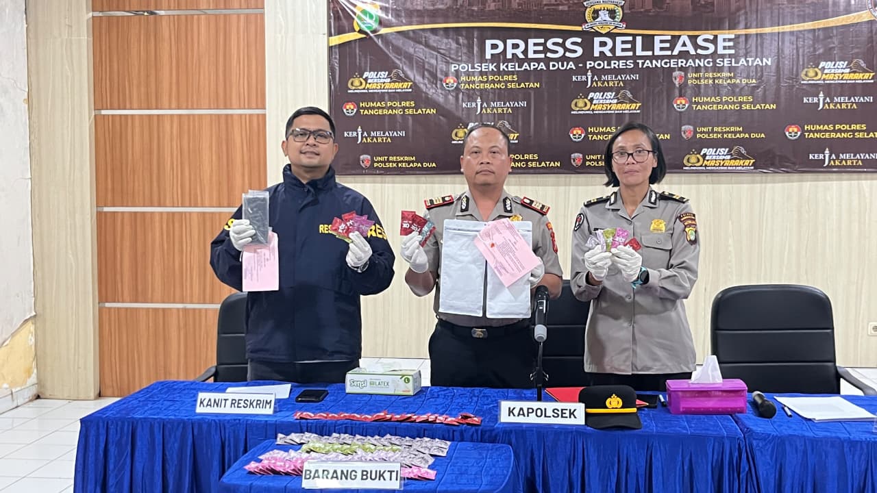 UNGKAP KASUS - Polisi berhasil ungkap kasus narkoba jenis pave cair. Sebanyak 120 catridge berhasil diamankan.