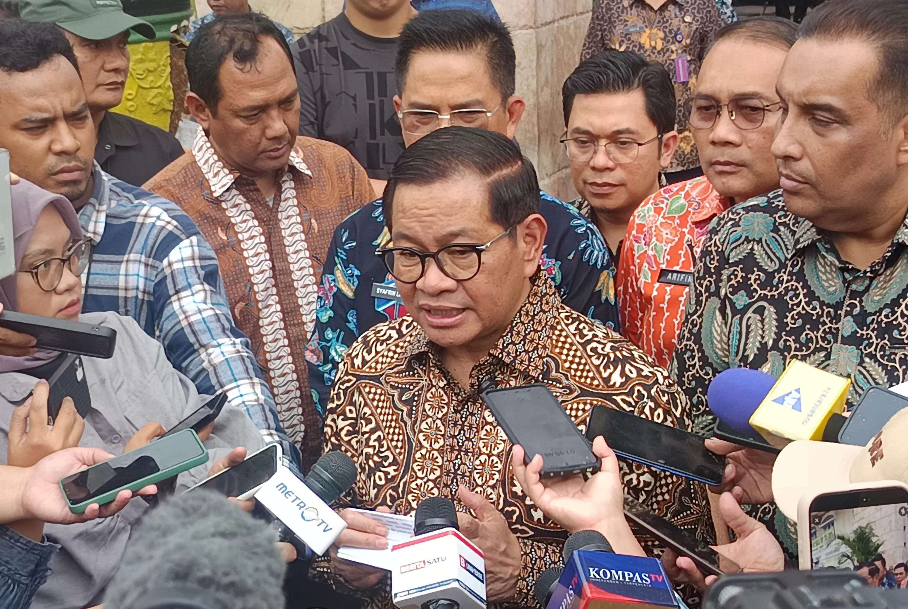 Gubernur Pramono saat konferensi pers. Foto :  Ist
