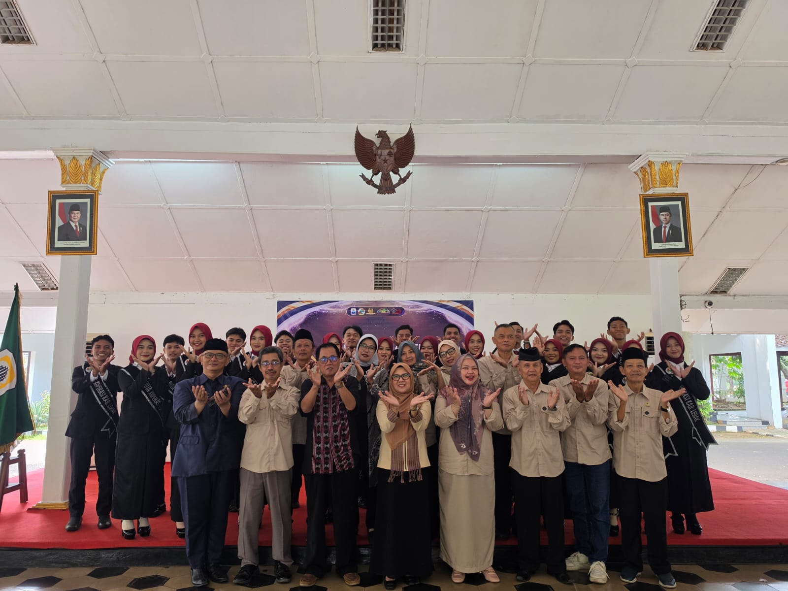 Sebanyak 22 calon Duta Koperasi Kabupaten Lebak yang terdiri dari 11 peserta pria dan 11 peserta wanita resmi dikukuhkan sebelum menjalani masa karantina.(Istimewa)