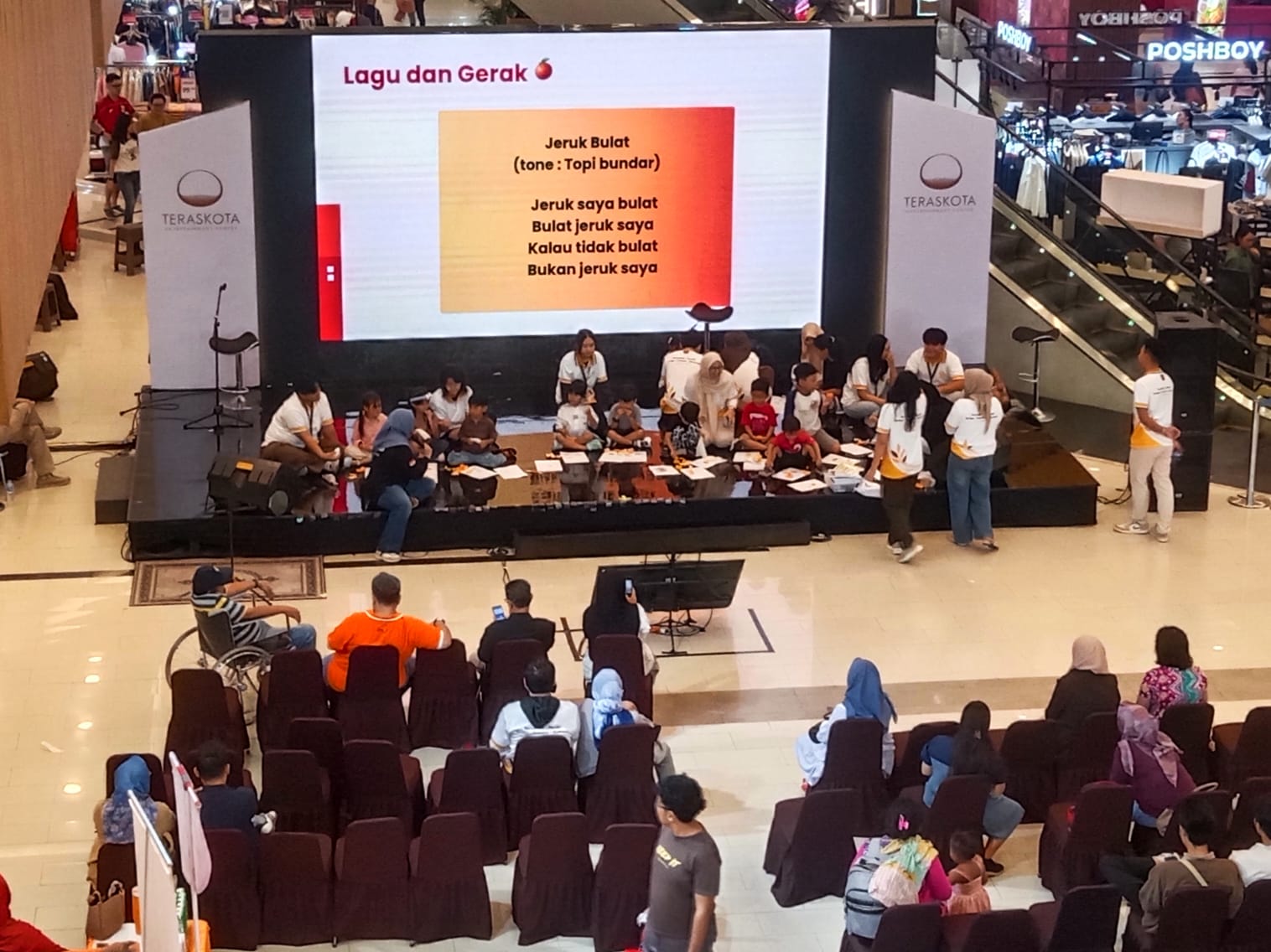 Warga Sektor XIV.5 Nusa Loka BSD menggelar Show Time di Mal Teraskota BSD City, Sabtu (24/10/2026). Foto : Hasna MG