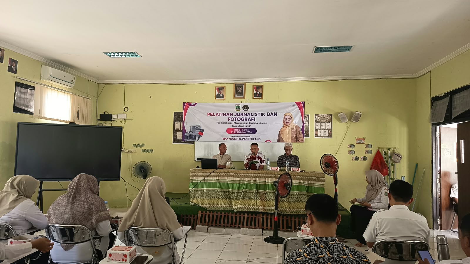 Suasana pelatihan jurnalistik di SMAN 16 Pandeglang, Rabu (21/10/2026).(Istimewa)