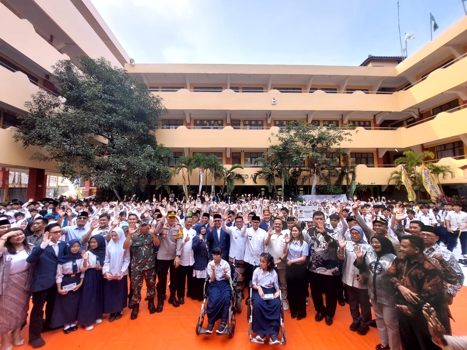 Acara penutupan Masa Pengenalan Lingkungan Sekolah (MPLS) di SMA Nusantara Plus, Ciputat Timur, Tangerang Selatan, pada Jumat (18/7). (tangselpos.id/rmn)