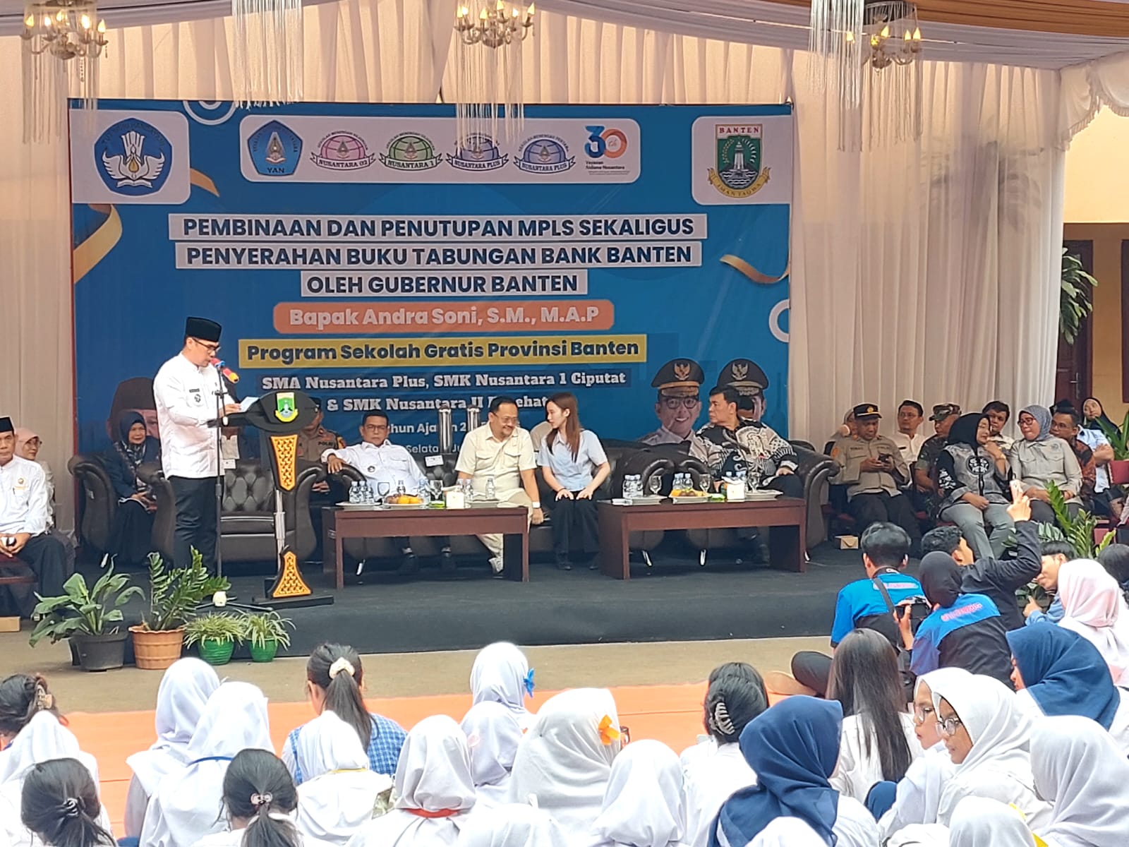 Acara penutupan Masa Pengenalan Lingkungan Sekolah (MPLS) di SMA Nusantara Plus, Ciputat Timur, Tangerang Selatan, pada Jumat (18/7). (tangselpos.id/rmn)