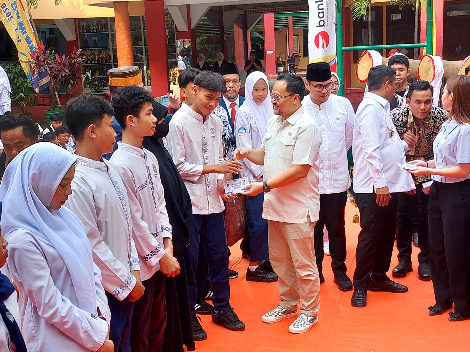 Acara penutupan Masa Pengenalan Lingkungan Sekolah (MPLS) di SMA Nusantara Plus, Ciputat Timur, Tangerang Selatan, pada Jumat (18/7). (tangselpos.id/rmn)