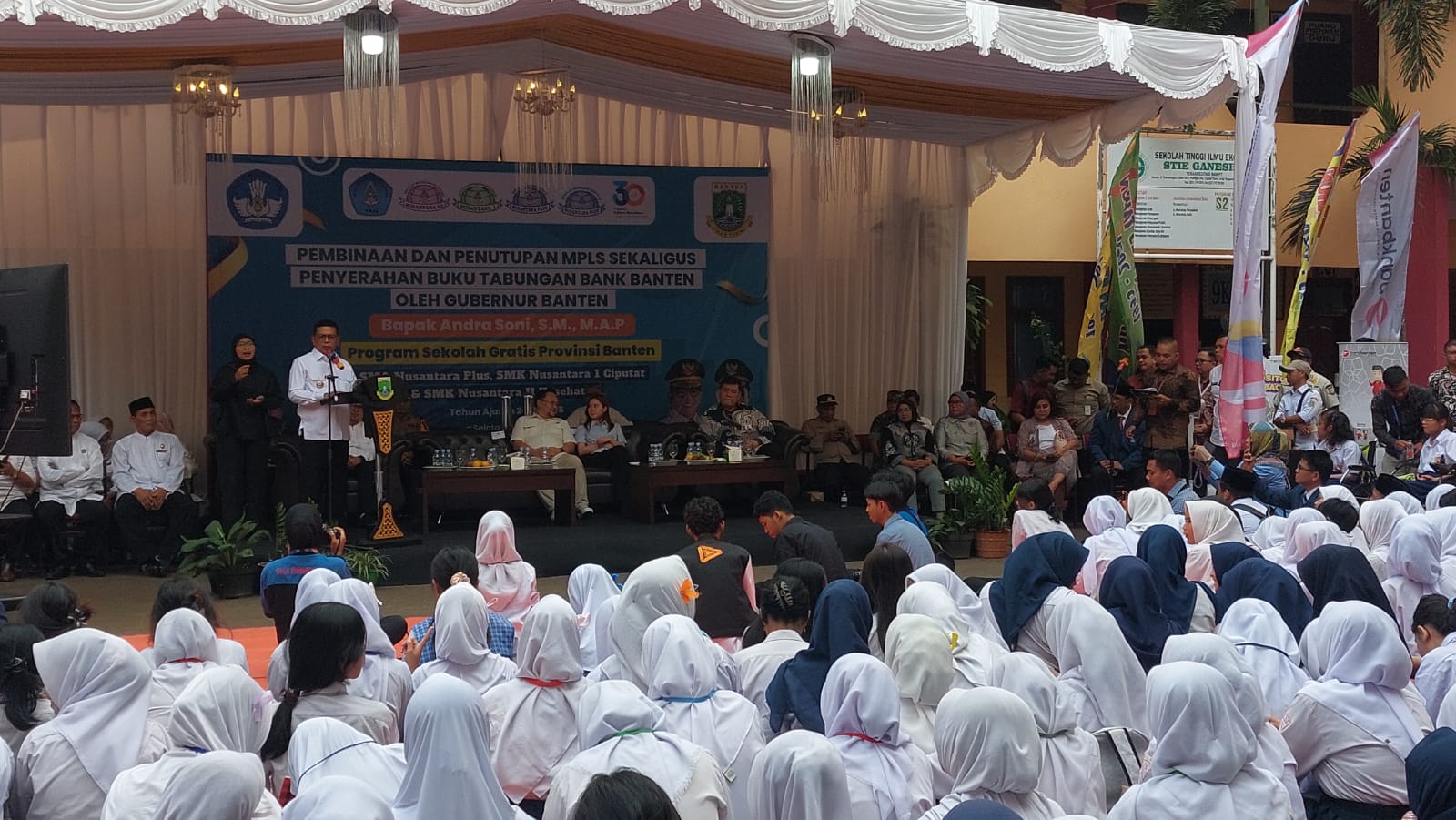 Acara penutupan Masa Pengenalan Lingkungan Sekolah (MPLS) di SMA Nusantara Plus, Ciputat Timur, Tangerang Selatan, pada Jumat (18/7). (tangselpos.id/rmn)