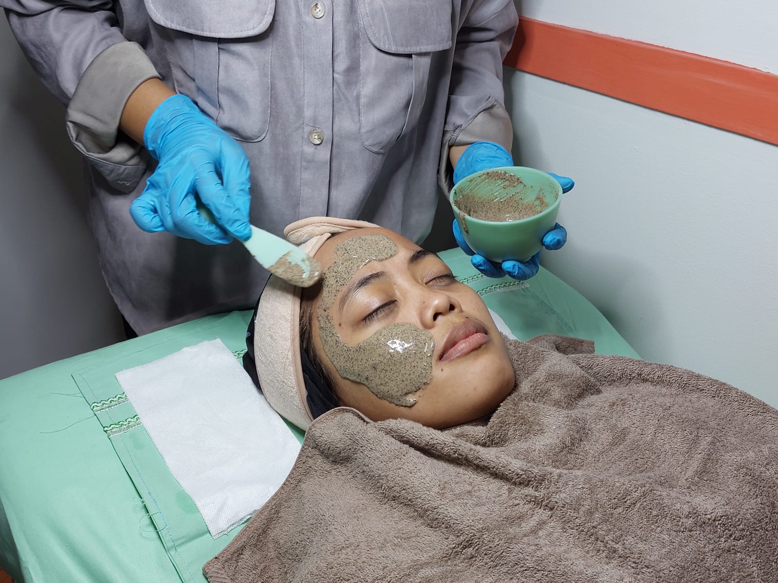 Perawatan kecantikan berbahan dasar kopi di Beauty Lo Coffee. (tangselpos.id/rmn)