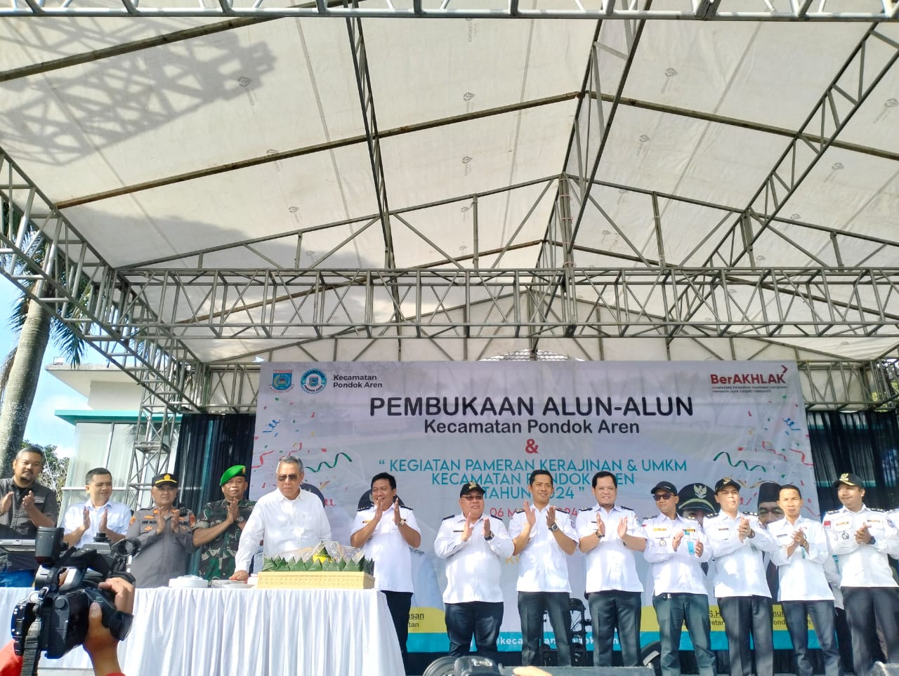 Benyamin Davnie Resmikan Alun-alun Pondok Aren. (tangselpos.id/ay)