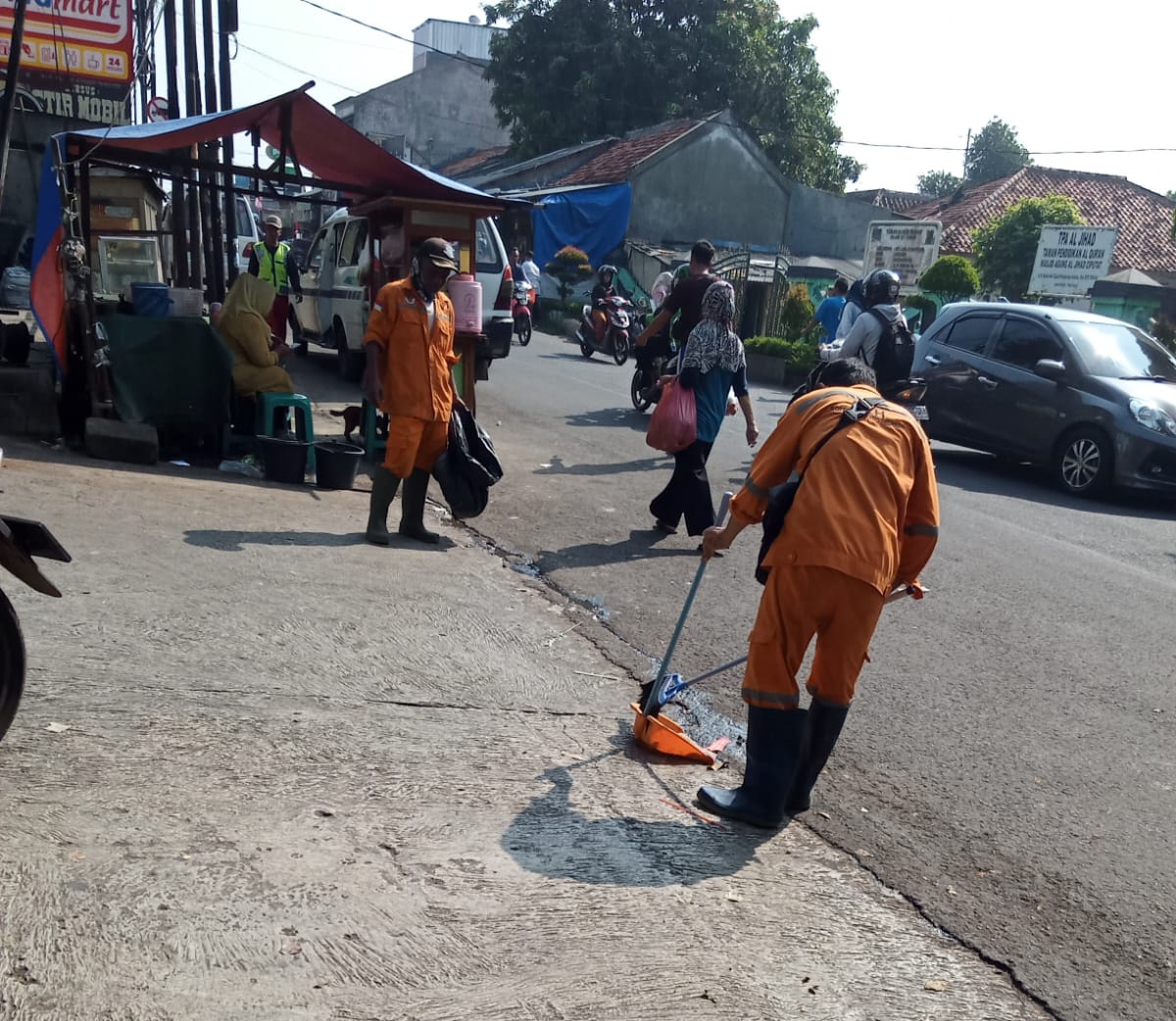 Bersih-bersih Pesapon Korwil Ciputat dan DLH Tangsel.