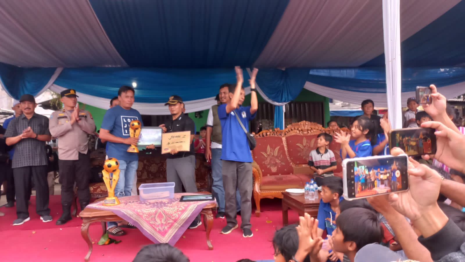 Denis juara pertama, Kecamatan Ciputat juara kedua, HBB Boy dan Ad-Sya FC juara bersama.(Foto: dok/Panitia Bina Jaya Cup).