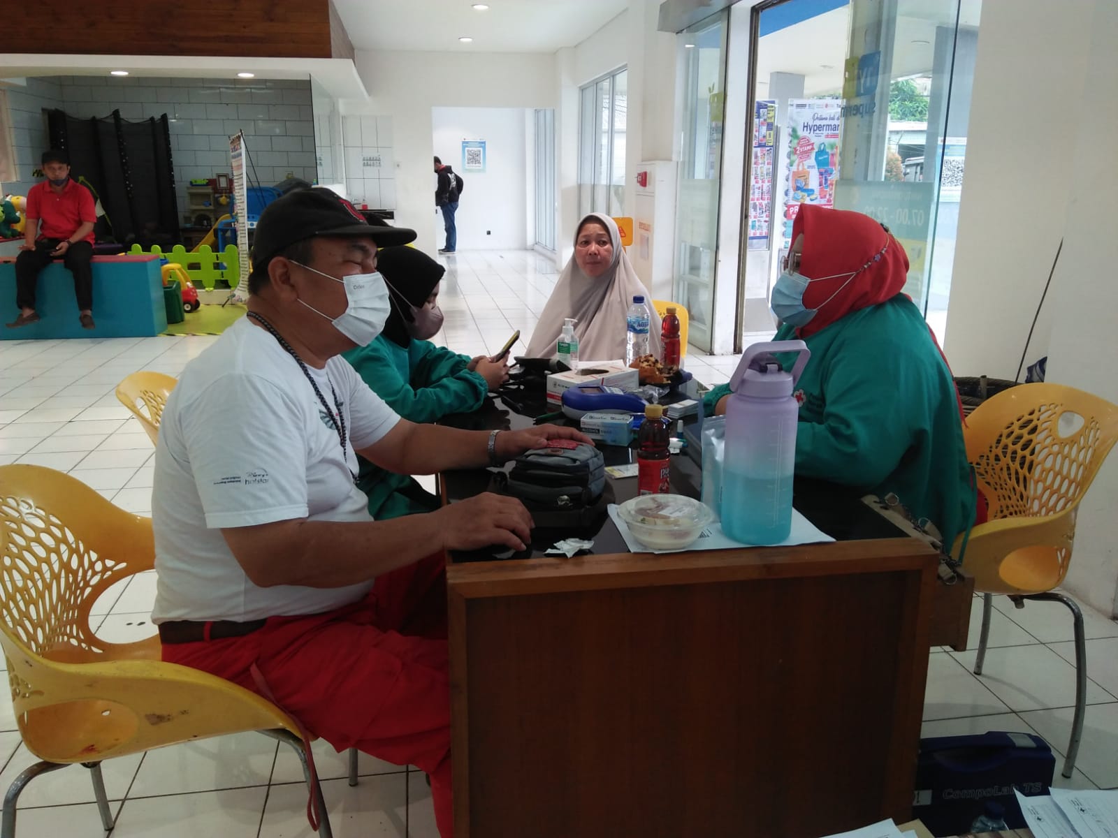 Acara donor darah ini diselenggarakan  di Hyfresh Rempoa, Jl Pahlawan, no 51 RT/RW 03/03 Rempoa, Ciputat Timur, Kota Tangerang Selatan.