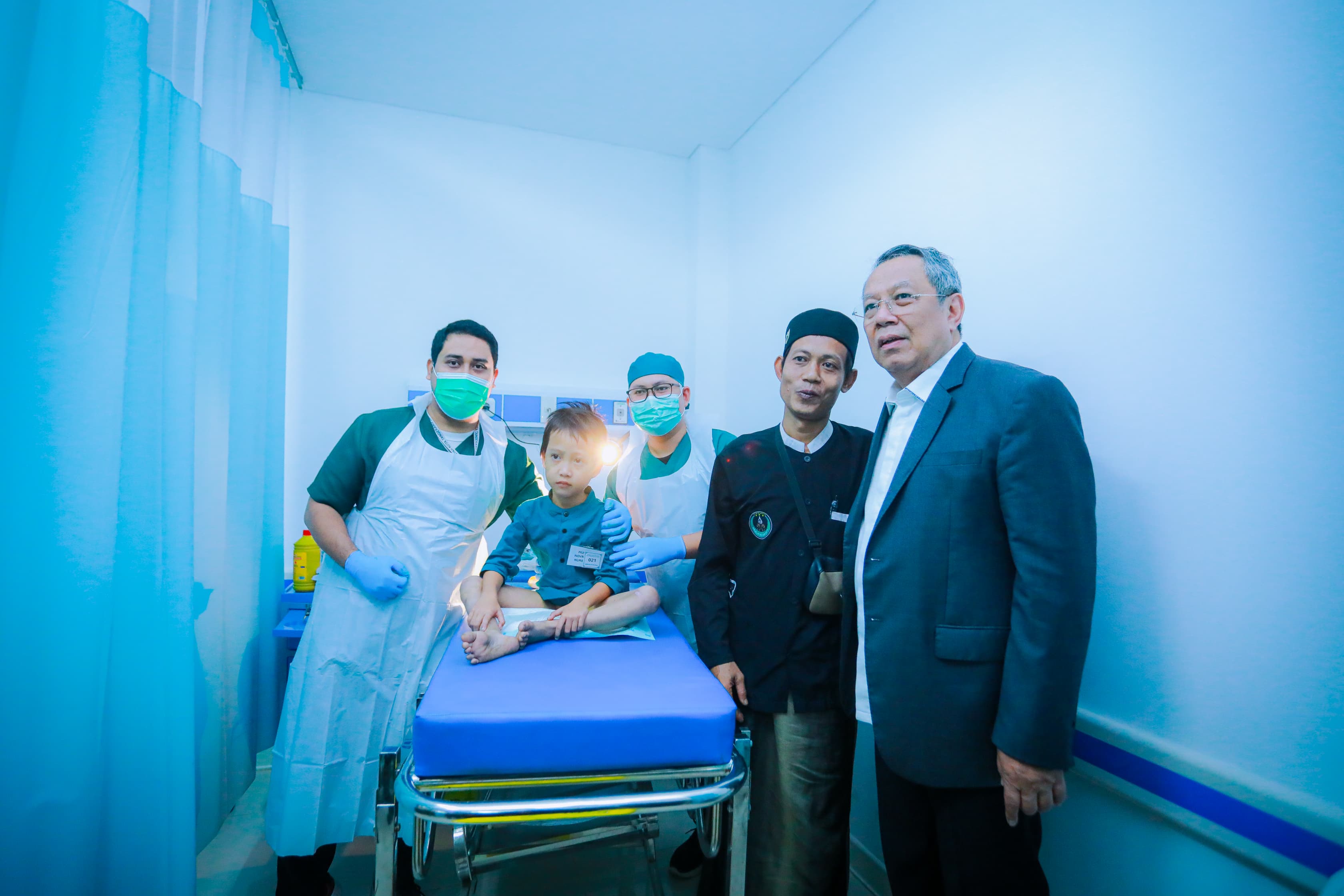 Wali Kota Tangsel, Benyamin Davnie, menghadiri kegiatan sunatan massal di Rumah Sakit Umum (RSU) Pondok Aren, Kamis (19/6). (tangselpos.id/irm)