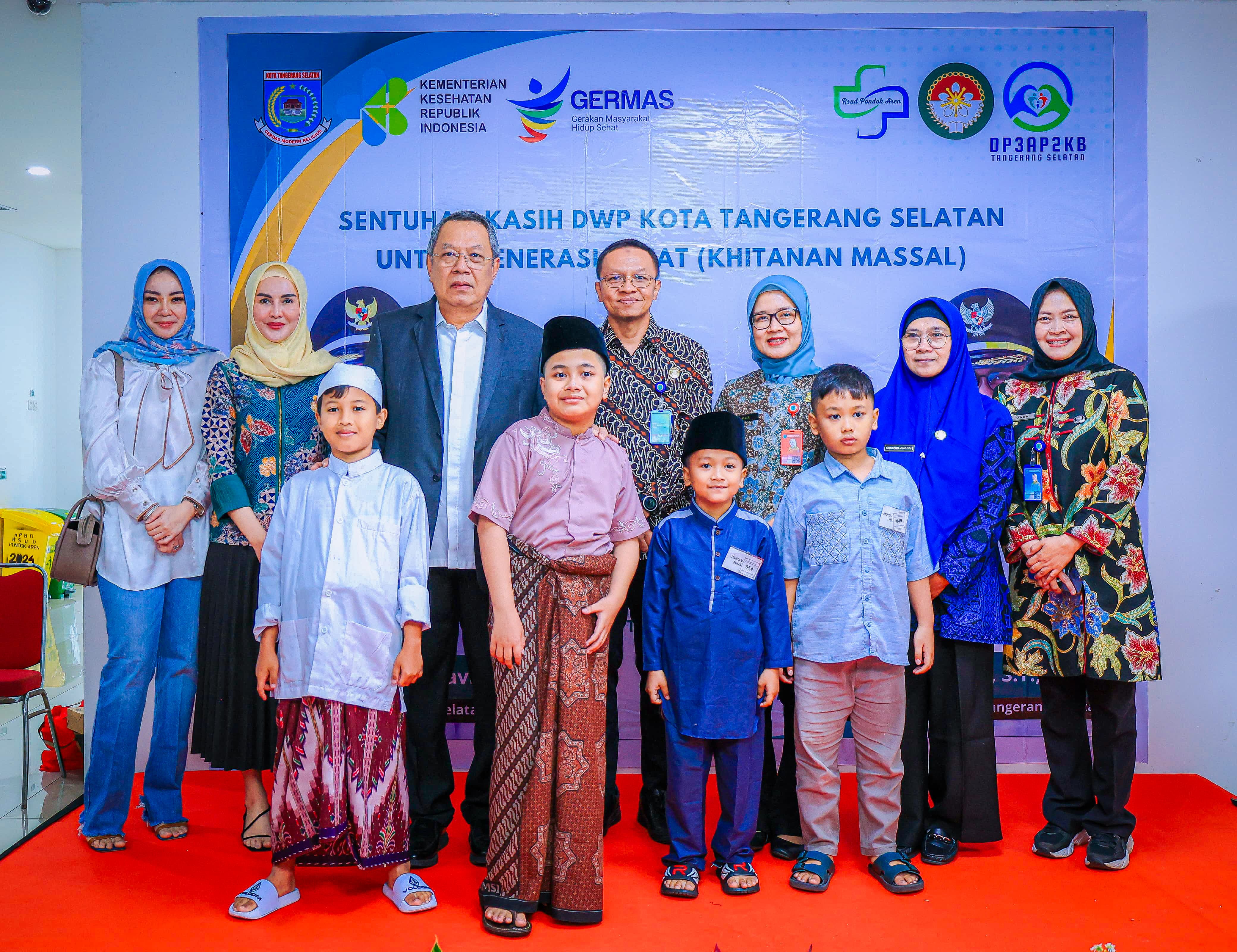 Wali Kota Tangsel, Benyamin Davnie, menghadiri kegiatan sunatan massal di Rumah Sakit Umum (RSU) Pondok Aren, Kamis (19/6). (tangselpos.id/irm)