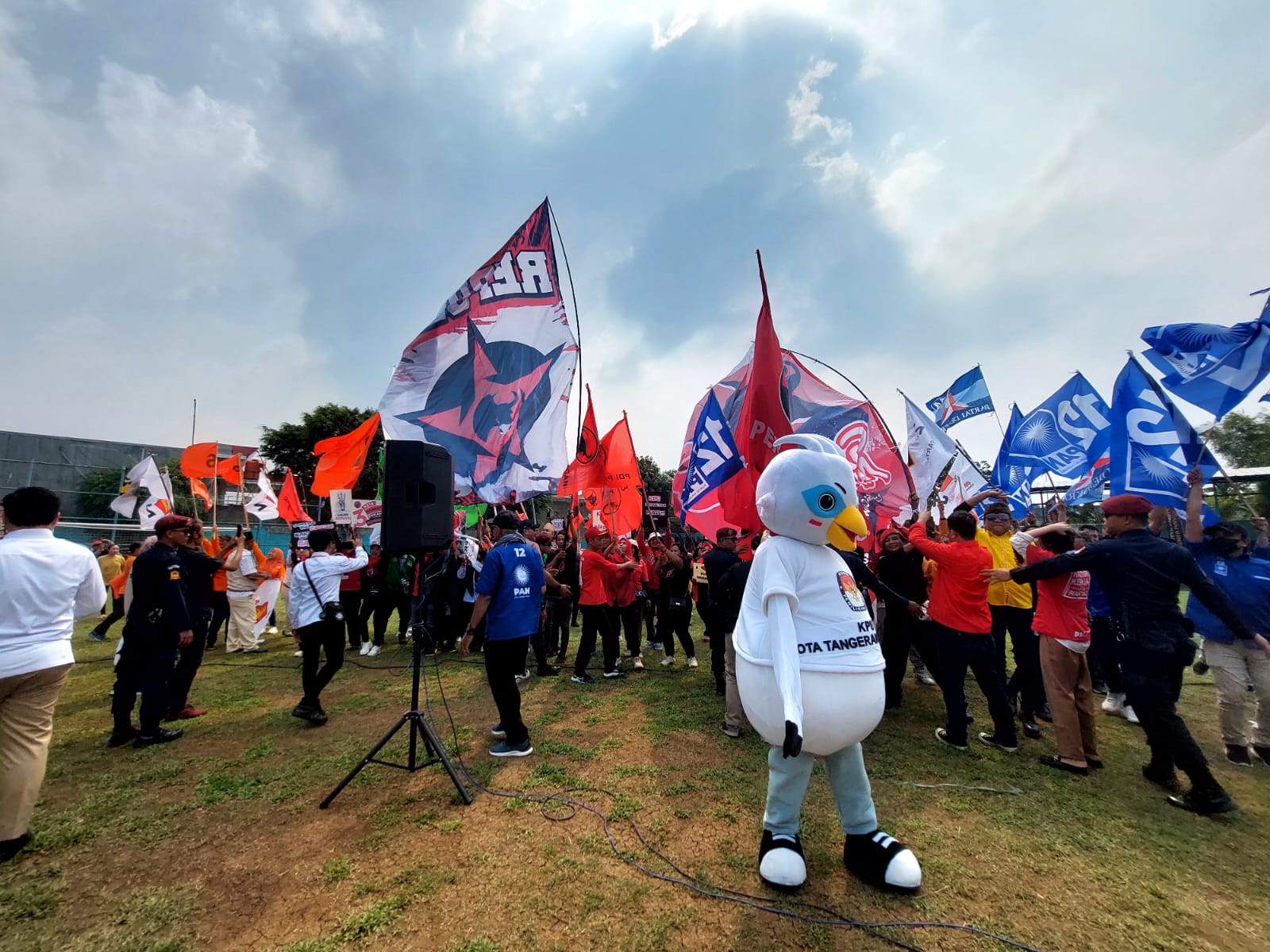 Euforia Perhelatan Kirab Pemilu 2023 di Kota Tangerang Selatan Euforia Perhelatan Kirab Pemilu 2023 di Kota Tangerang Selatan. (tangselpos.id/rmn)