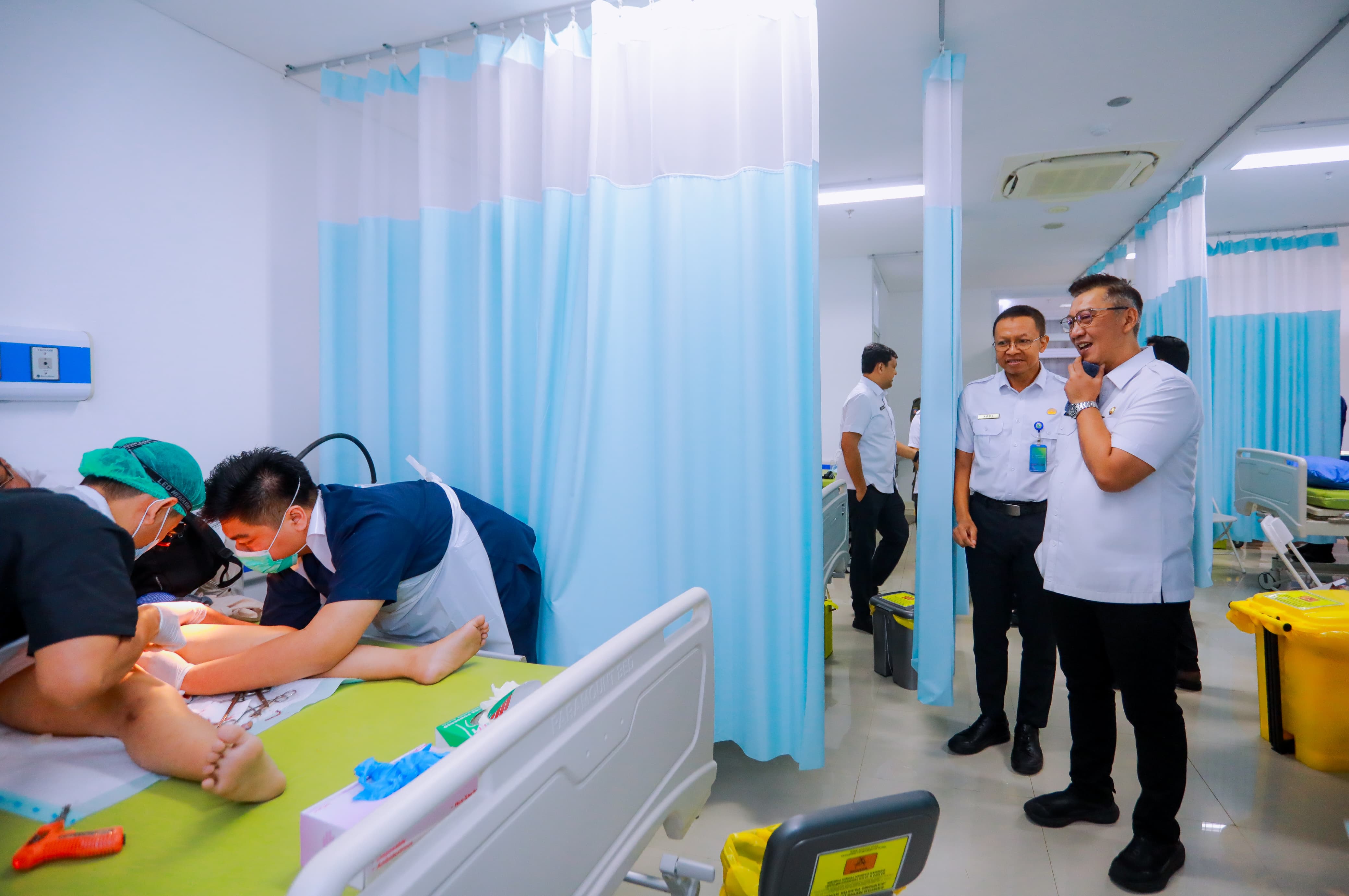 Bambang Noertjahjo, membuka pelaksanaan Khitanan Massal di RSUD Pondok Aren. Rabu (18/6). (tangselpos.id/irm)
