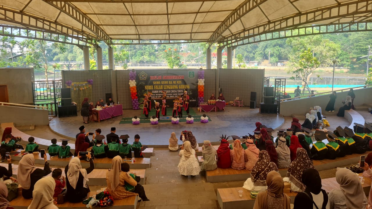 Acara berlangsung di Gedung Amphitheater Gelanggang Seni dan Budaya Taman Jaletreng, Serpong, Senin (16/6). (tangselpos.id/irm)