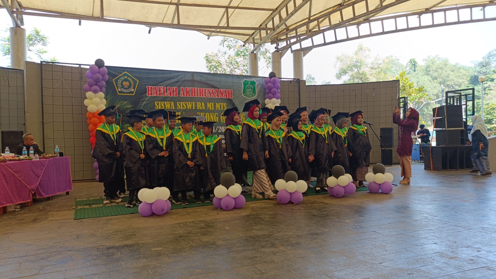 Acara berlangsung di Gedung Amphitheater Gelanggang Seni dan Budaya Taman Jaletreng, Serpong, Senin (16/6). (tangselpos.id/irm)