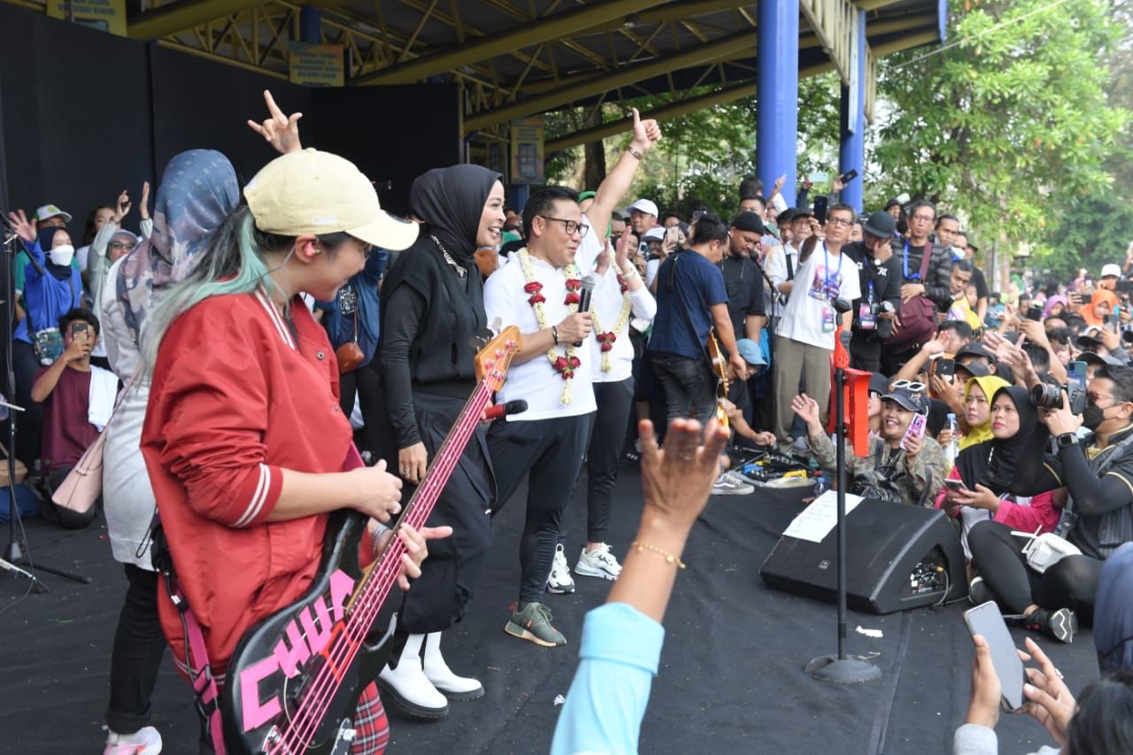 Antusiasme Besar Masyarakat Tangerang Saat Hadiri Konser Kebangsaan Muhaimin di Lapangan Ahmad Yani, Alun-alun Kota Tangerang, pada Minggu, (12/6/2022). (tangselpos.id/Ist)