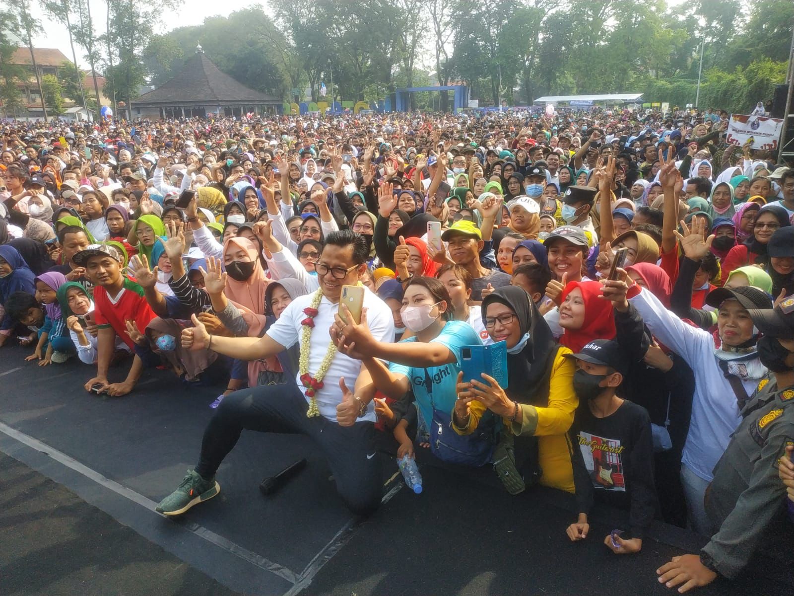 Antusiasme Besar Masyarakat Tangerang Saat Hadiri Konser Kebangsaan Muhaimin di Lapangan Ahmad Yani, Alun-alun Kota Tangerang, pada Minggu, (12/6/2022). (tangselpos.id/Ist)