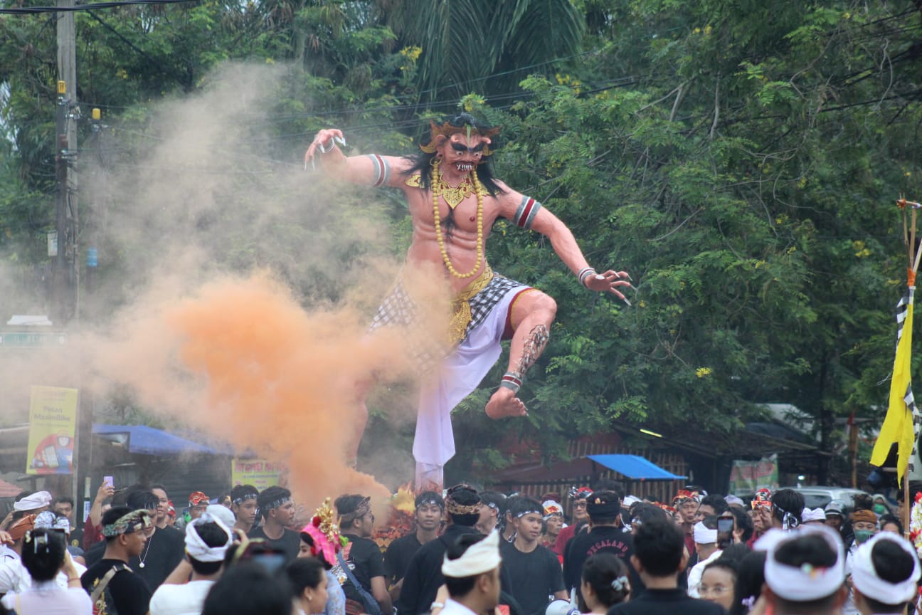 Pawai Ogoh-ogoh dan Budaya di Pura Parahyangan Jagat Guru BSD. (tangselpos.id/gema)